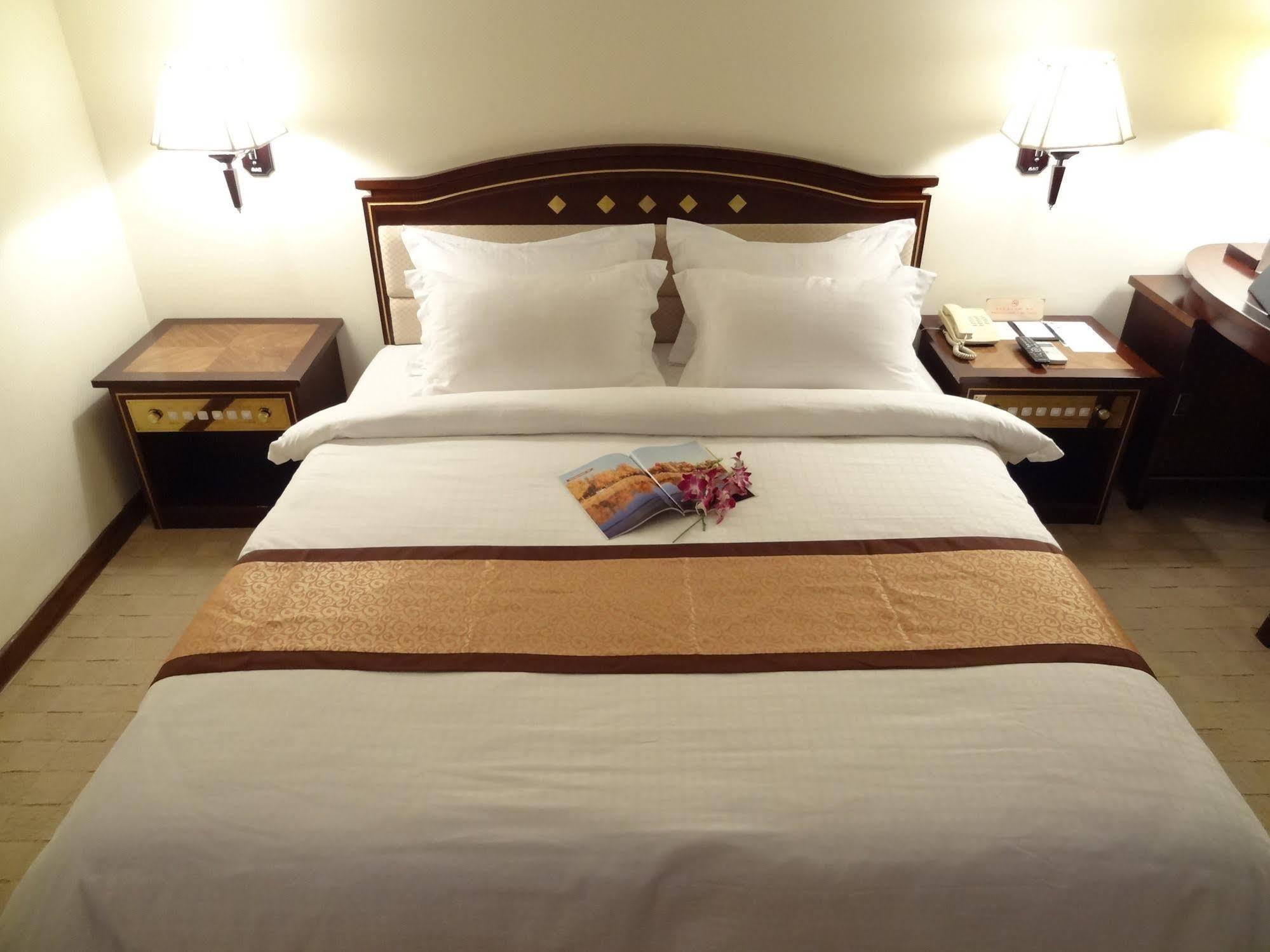 Le President Hotel Phnompen Kültér fotó