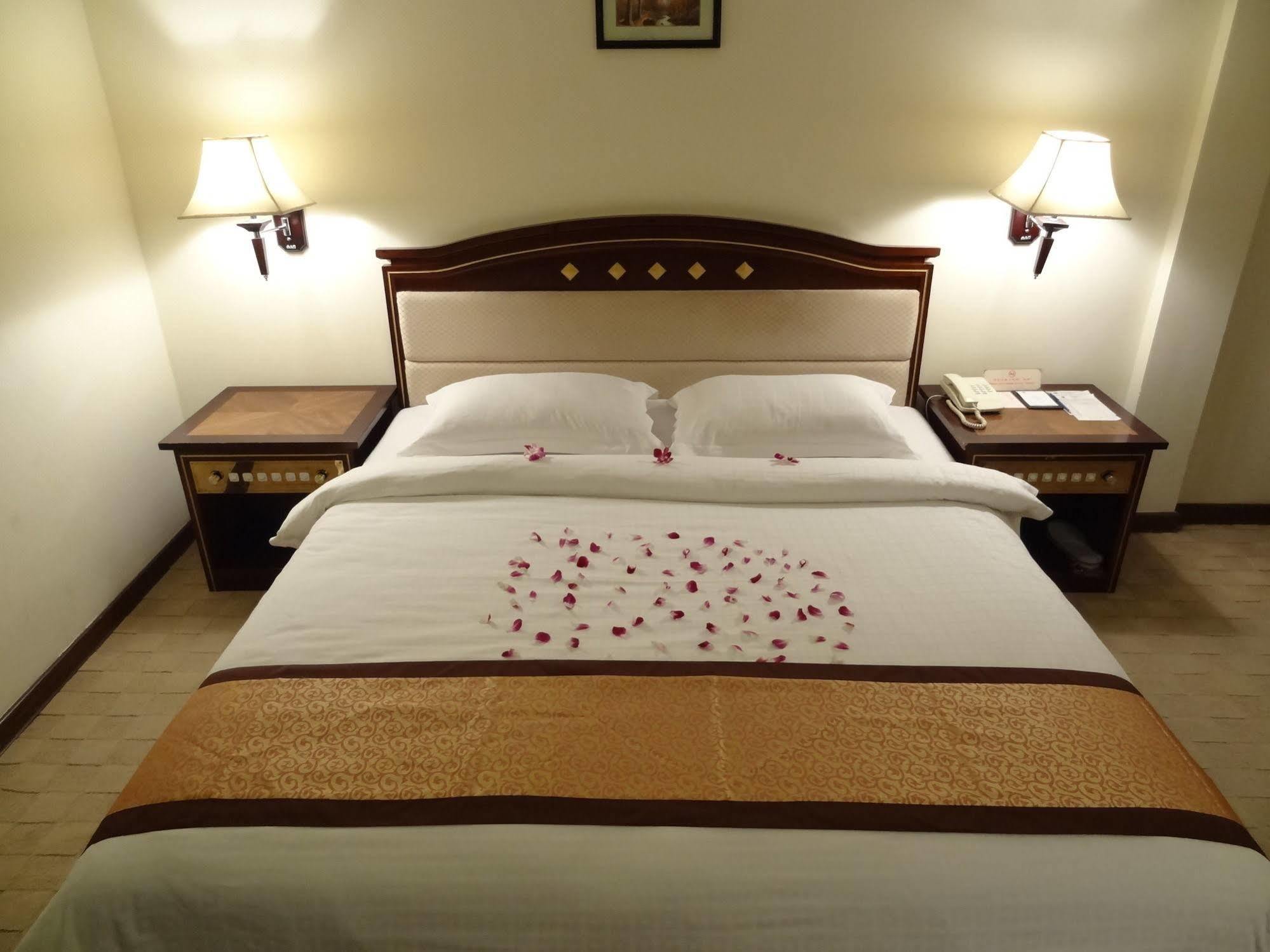 Le President Hotel Phnompen Kültér fotó