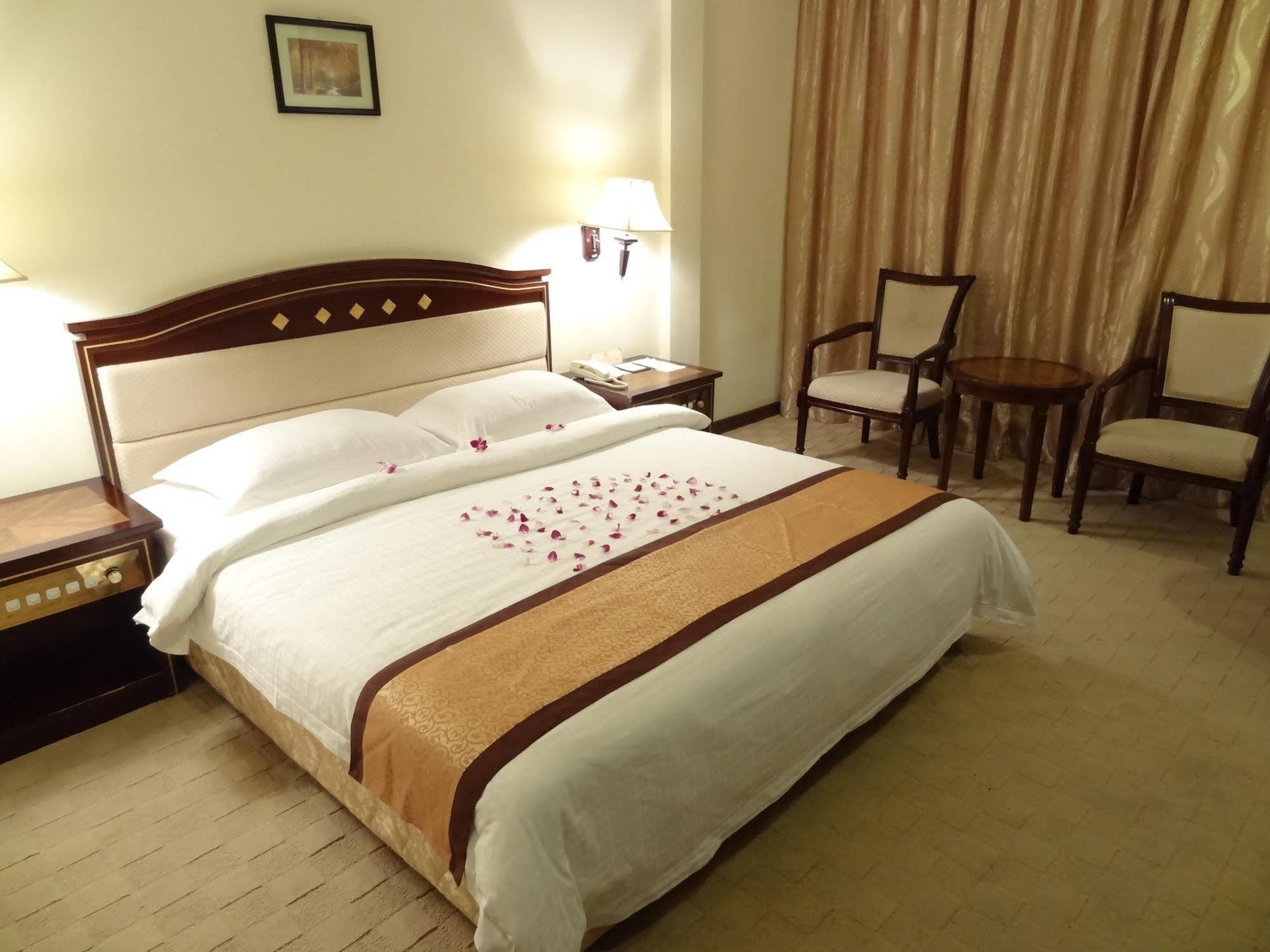 Le President Hotel Phnompen Kültér fotó